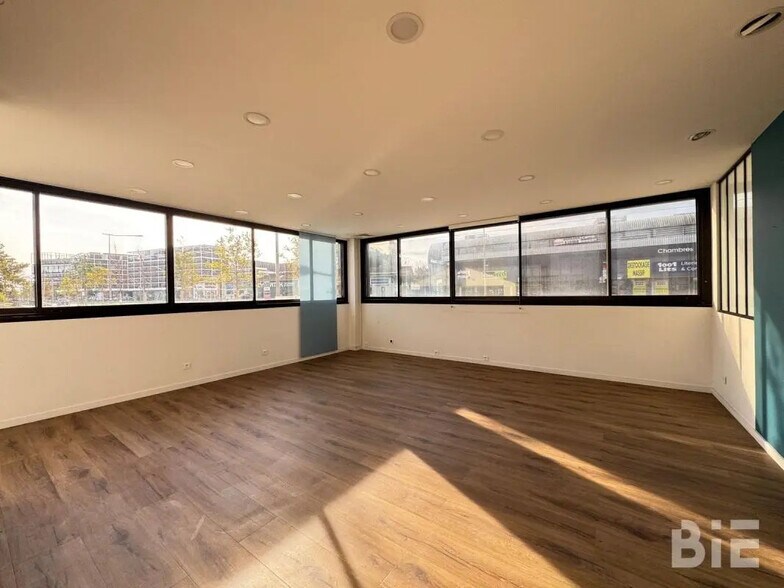 Office in Mérignac for lease - Interior Photo - Image 2 of 7