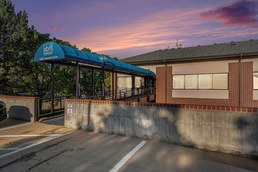 7336 S Yosemite St, Englewood, CO à louer - Photo du bâtiment - Image 2 de 10