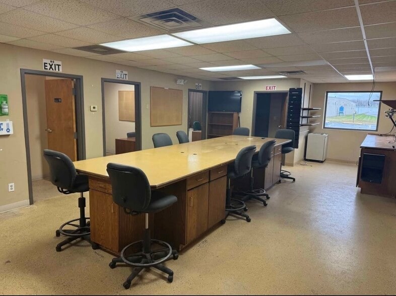 3000 Industrial Dr, Freeport, IL à vendre - Photo du bâtiment - Image 3 de 6