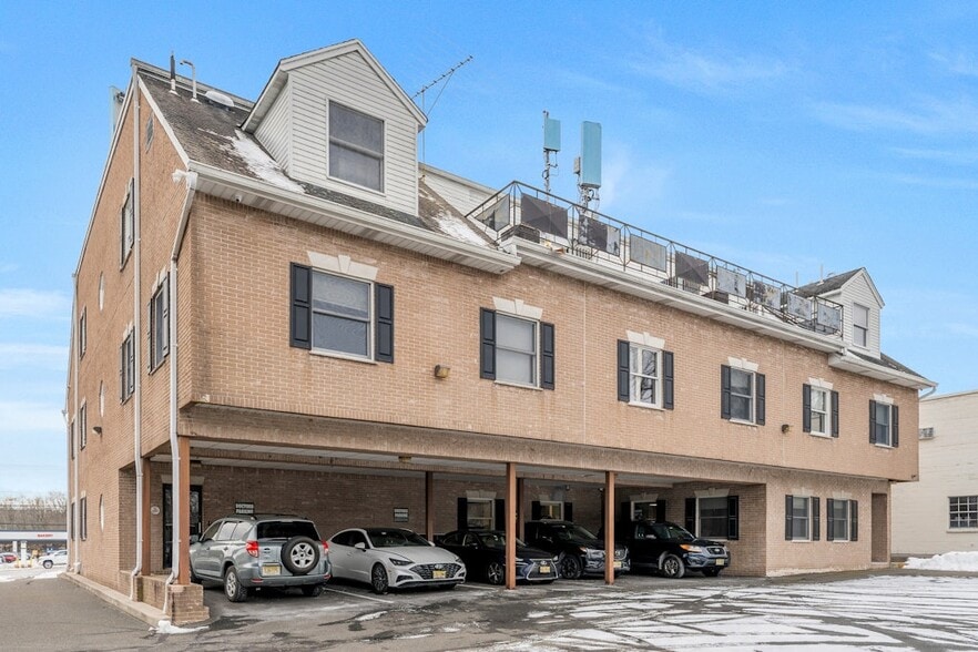 440 Old Hook Rd, Emerson, NJ à vendre - Photo du bâtiment - Image 2 de 3