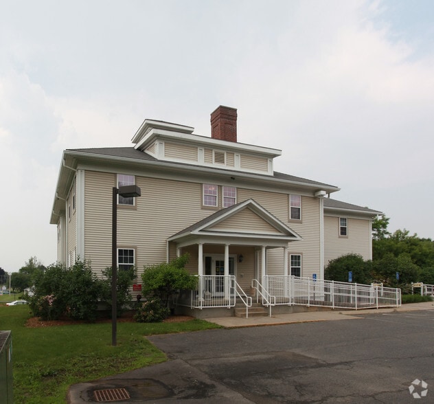 234 Russell St, Hadley, MA for lease - Primary Photo - Image 1 of 3