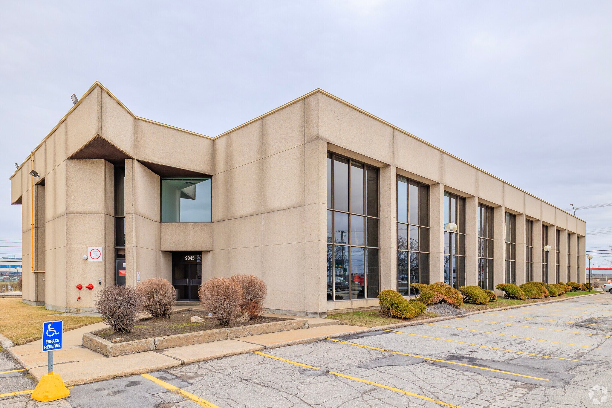 9045 Ch de la Côte-de-Liesse, Dorval, QC à vendre Photo principale- Image 1 de 1