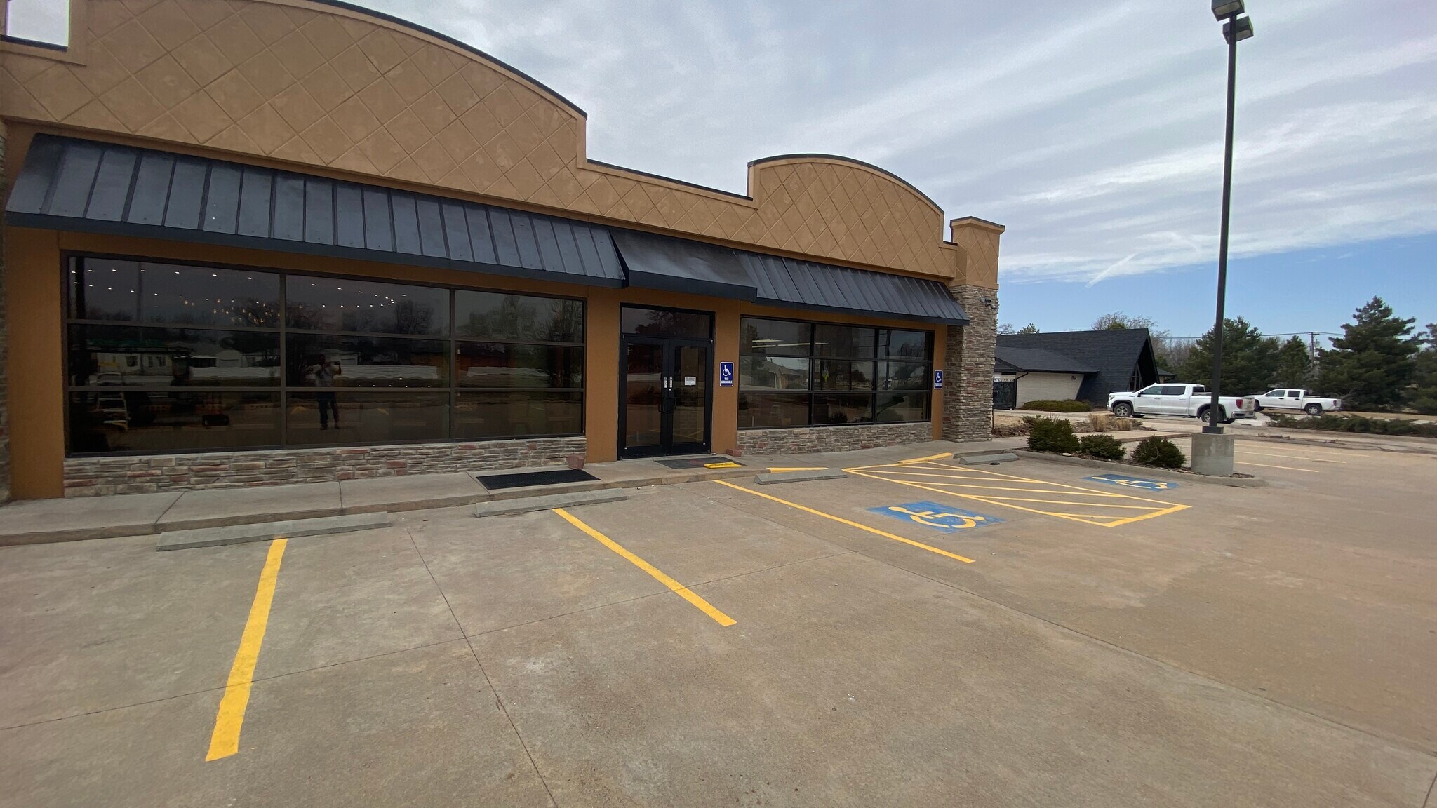 1305 State Road 96, Great Bend, KS à vendre Photo du bâtiment- Image 1 de 14
