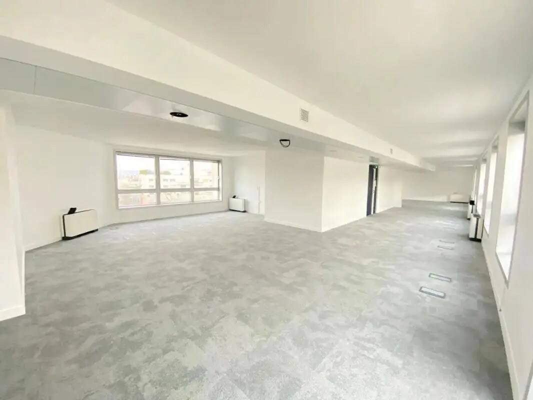 Office in Boulogne-Billancourt for lease Interior Photo- Image 1 of 5