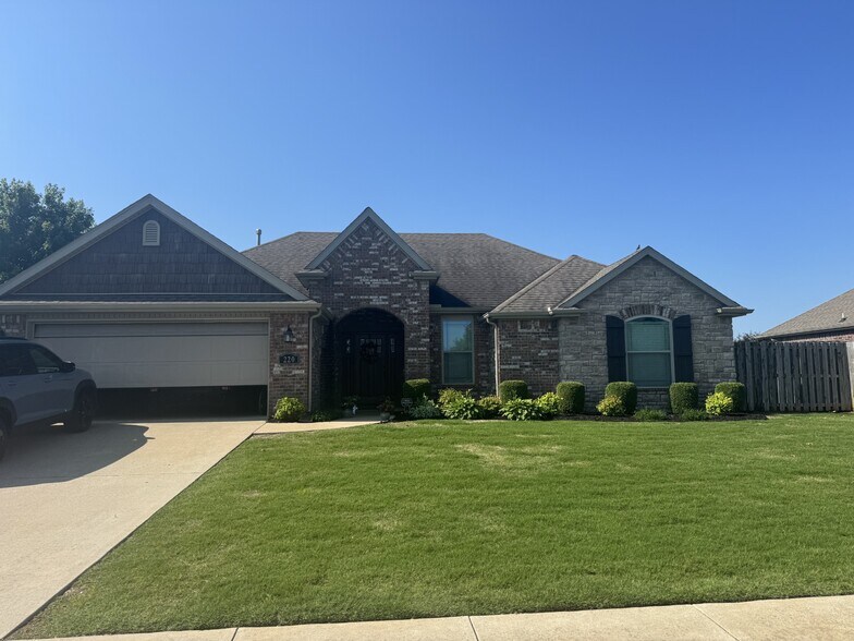 4 Occupied Homes - Group 3 portefeuille de 4 propriétés à vendre sur LoopNet.ca - Photo du bâtiment - Image 3 de 4