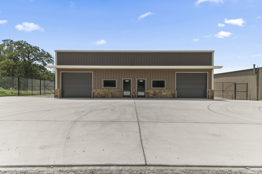 499 Turner Ln, Giddings, TX for lease - Building Photo - Image 1 of 22