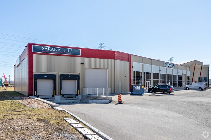 3020 Hawthorne Rd, Ottawa, ON à louer - Photo du bâtiment - Image 2 de 2