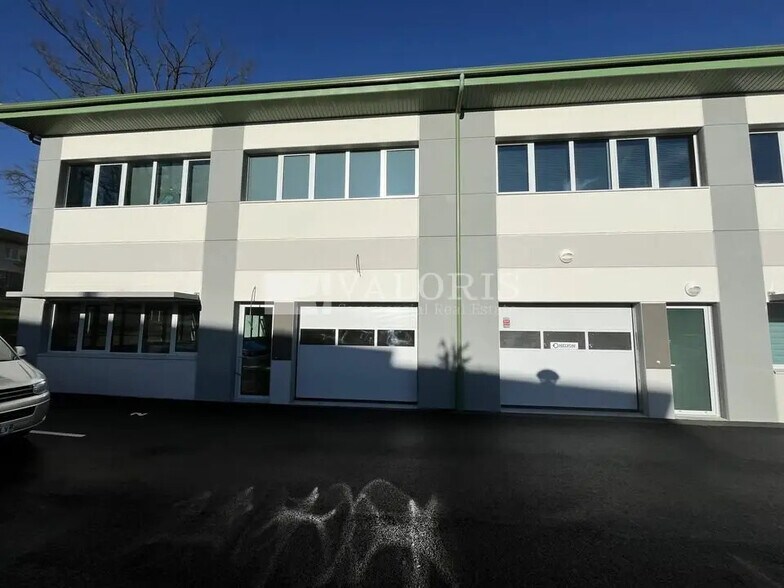 Flex in Lissieu for sale - Building Photo - Image 1 of 5