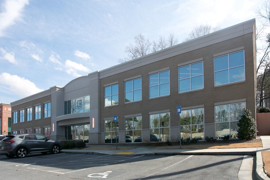6065 Barfield Rd NE, Atlanta, GA à louer - Photo du bâtiment - Image 2 de 5