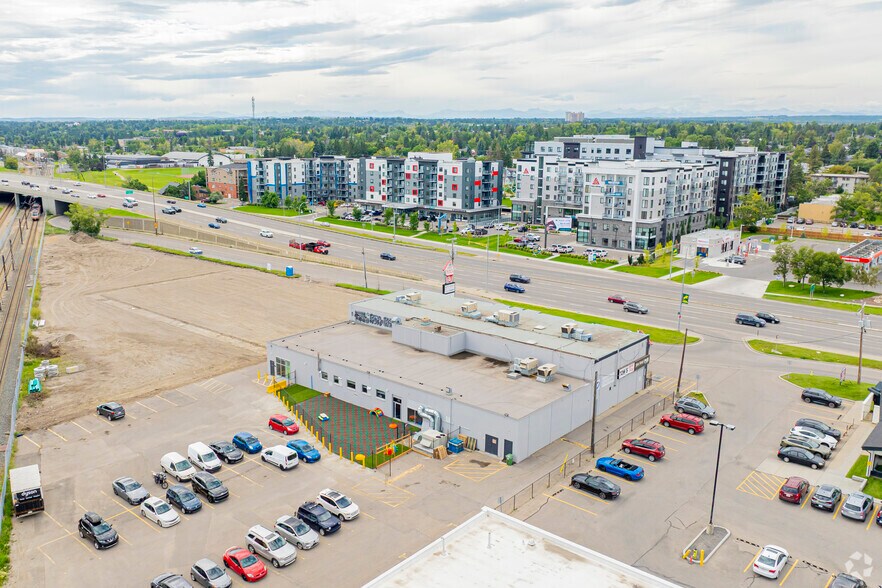 7730 Macleod Trl S, Calgary, AB à louer - Photo du bâtiment - Image 3 de 3