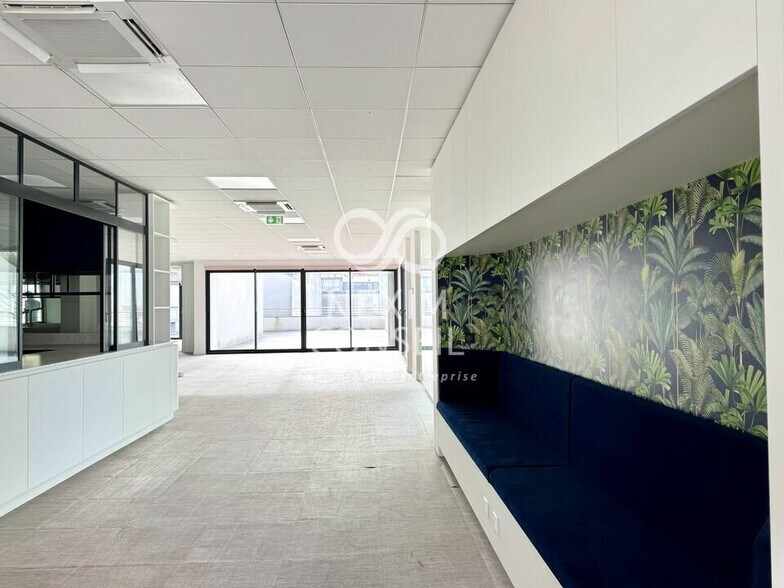 Bureau dans Courbevoie à louer - Photo du bâtiment - Image 1 de 12