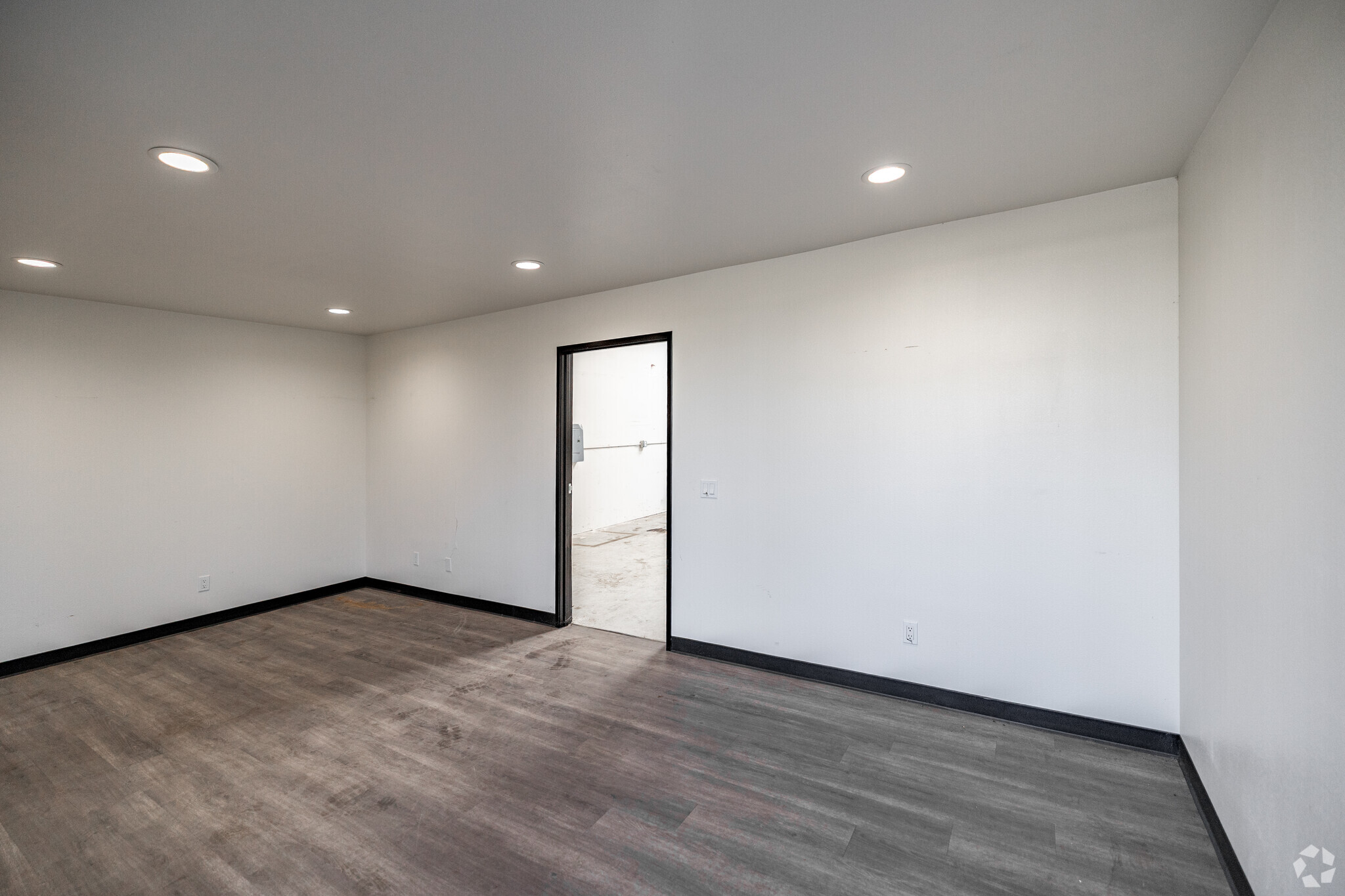 350 E Orangethorpe Ave, Placentia, CA for lease Interior Photo- Image 1 of 5