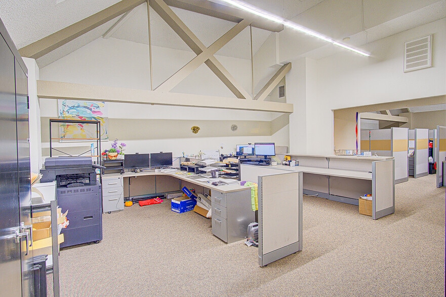 6726 Milton Ave, Whittier, CA for lease - Interior Photo - Image 2 of 53