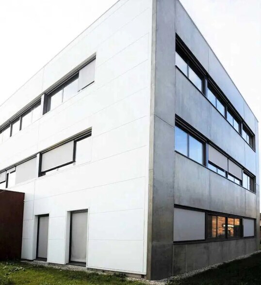 Office in Dardilly for sale - Building Photo - Image 2 of 11