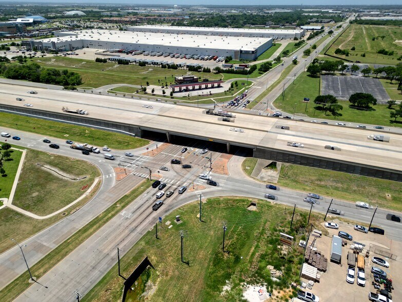 1200 W Pioneer Pky, Grand Prairie, TX à vendre - Photo du bâtiment - Image 2 de 17
