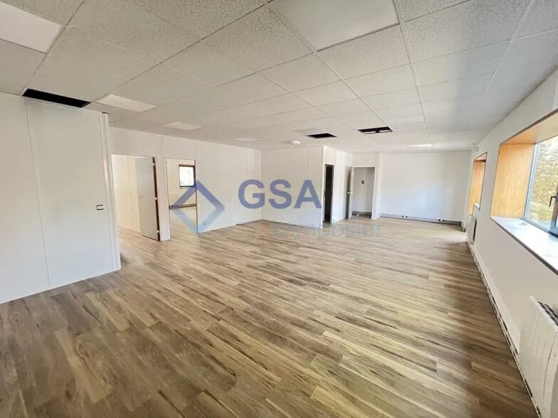 Bureau dans Savigny-le-Temple à louer - Photo intérieure - Image 2 de 10