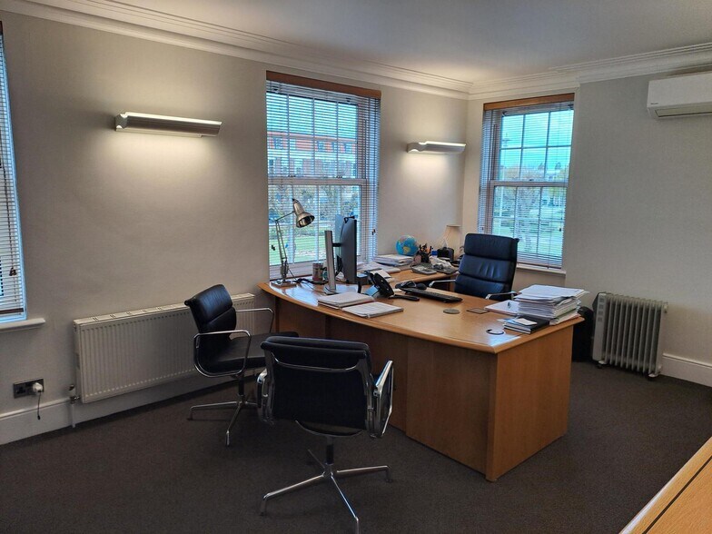 Bureau dans Welwyn Garden City à vendre - Photo du bâtiment - Image 3 de 12