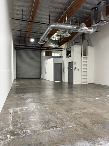 11200 Hindry Ave, Los Angeles, CA for lease - Building Photo - Image 2 of 6