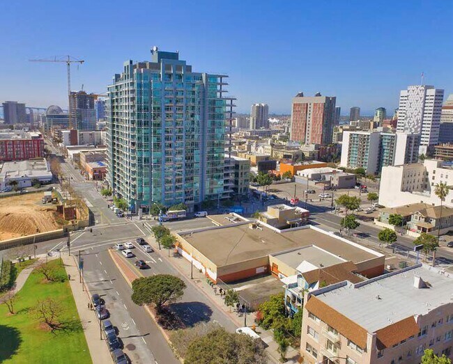 Plus de détails pour 1190 C St, San Diego, CA - Commerce de détail à louer