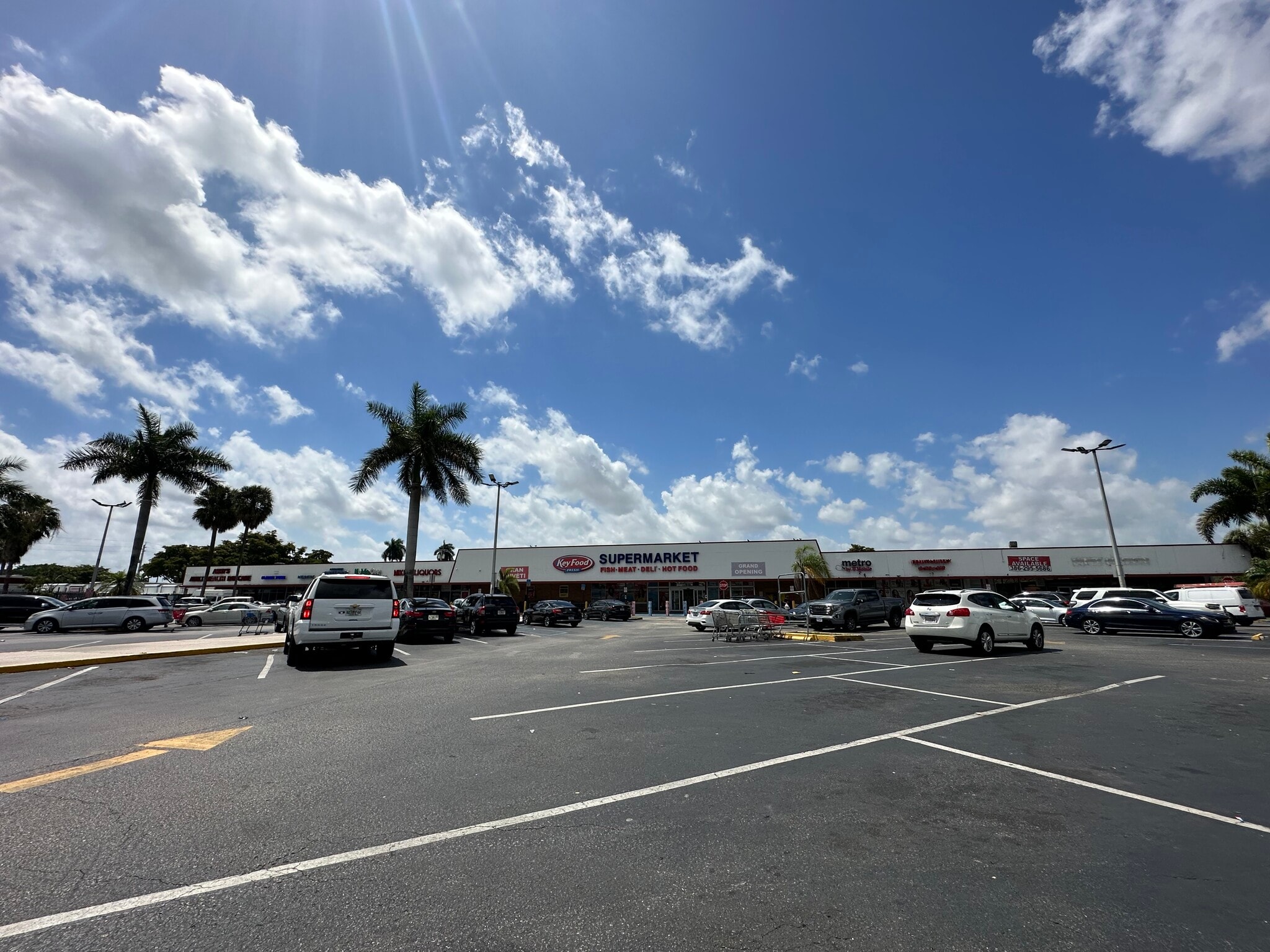 8872-8900 NW 7th Ave, Miami, FL for lease Primary Photo- Image 1 of 6