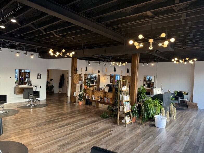 5420 Johnson Dr, Mission, KS à louer - Photo du bâtiment - Image 3 de 11