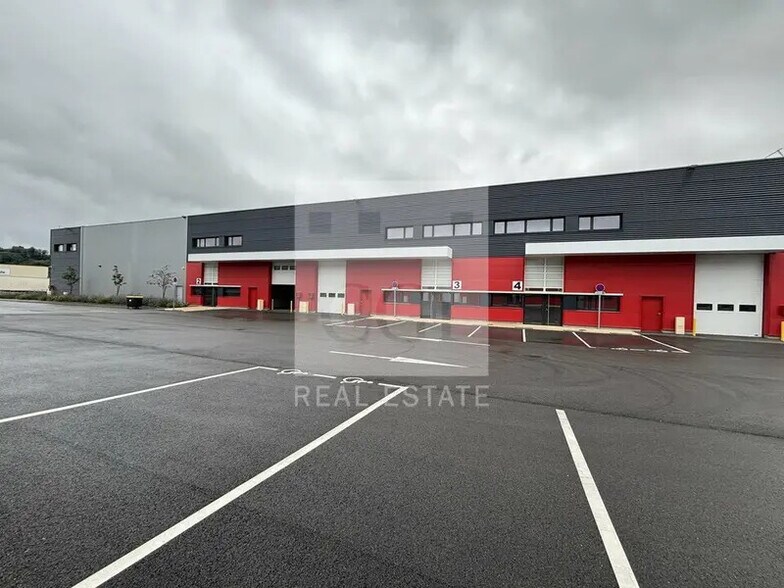 Flex dans Heyrieux à louer - Photo du bâtiment - Image 2 de 24