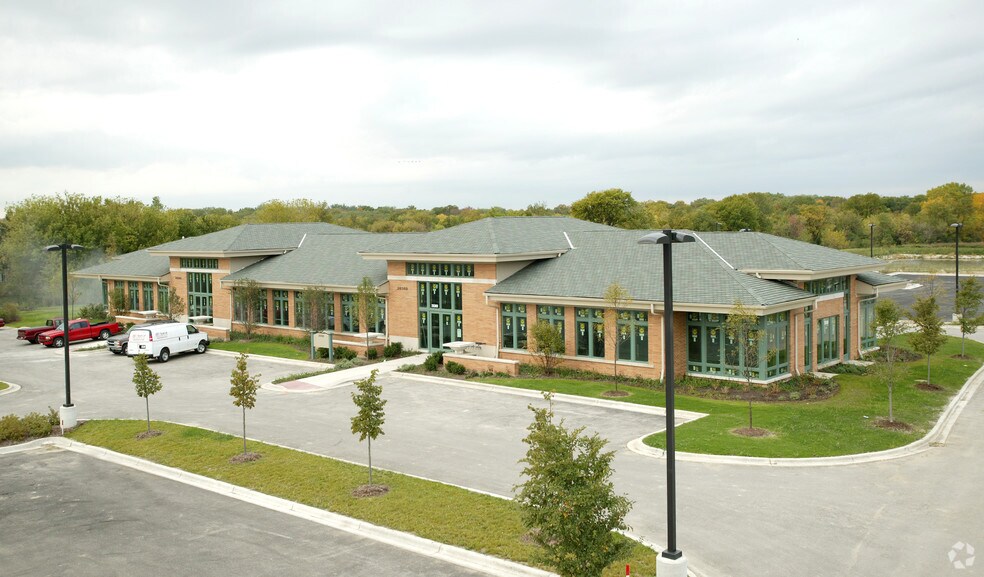 28369 Davis Pky, Warrenville, IL à louer - Photo du bâtiment - Image 2 de 34