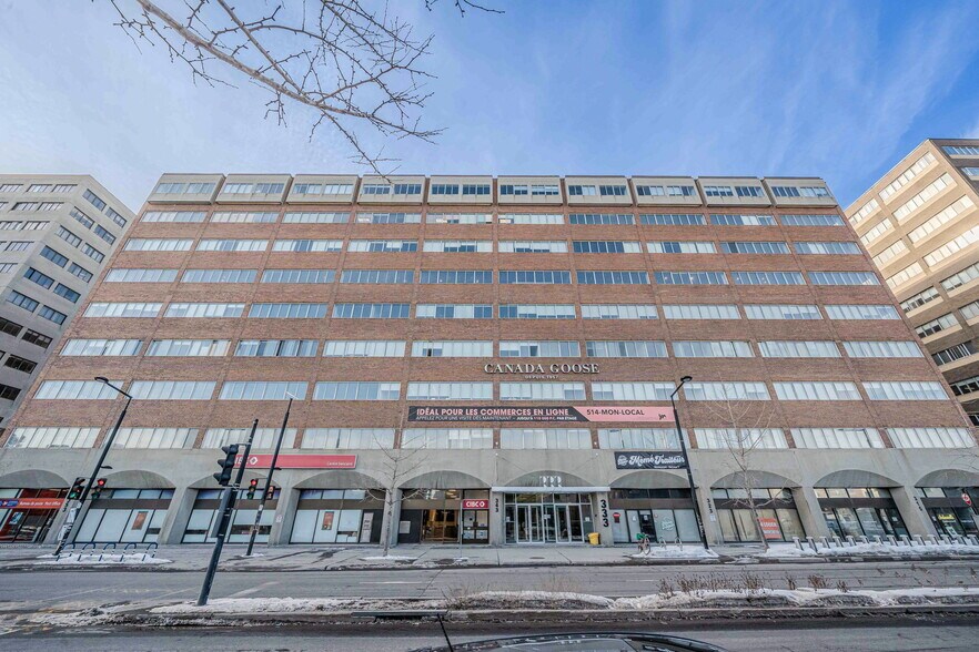323-355 Rue Chabanel O, Montréal, QC à louer - Photo du bâtiment - Image 2 de 16