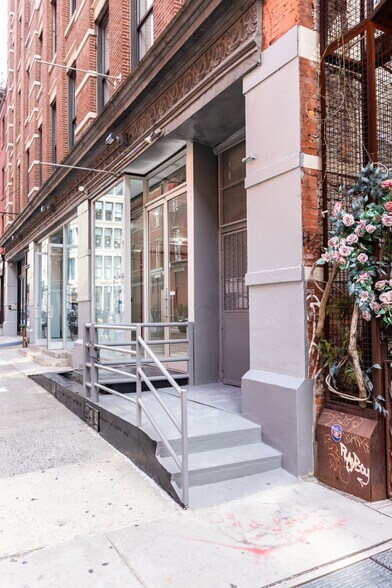 13-17 Crosby St, New York, NY à louer - Photo du bâtiment - Image 3 de 6