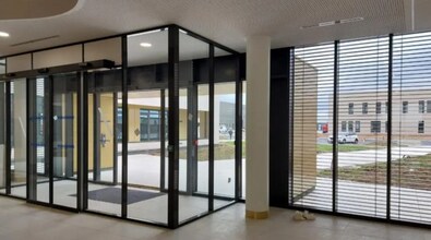 Bureau dans Genas à louer Photo intérieure- Image 2 de 3