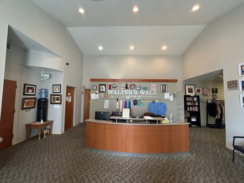 737-749 Dunn Rd, Hazelwood, MO à vendre - Photo du bâtiment - Image 3 de 6