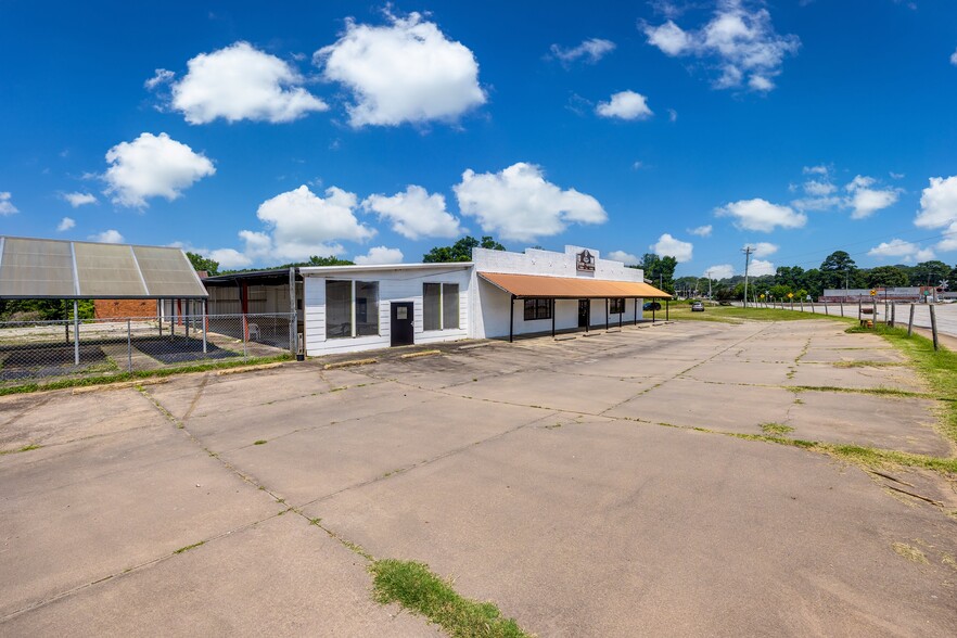 421 N Pinckney Land & Commercial Space portfolio of 2 properties for sale on LoopNet.ca - Building Photo - Image 2 of 27