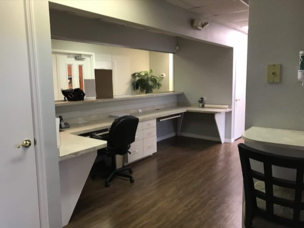 5350 Gulf of Mexico Dr, Longboat Key, FL for lease Interior Photo- Image 1 of 17