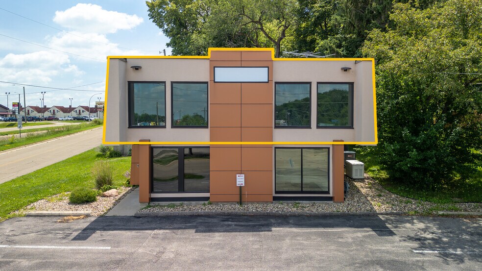 2109 S Broadway, Rochester, MN à louer - Photo du bâtiment - Image 2 de 24
