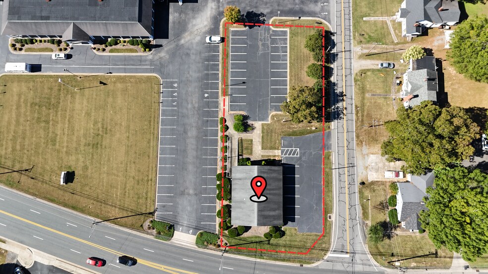 1714 Dale Earnhardt Blvd, Kannapolis, NC à vendre - Photo du bâtiment - Image 2 de 14