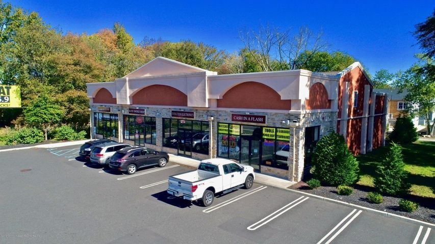 1709 NJ-35 Hwy, Oakhurst, NJ for lease - Primary Photo - Image 1 of 4