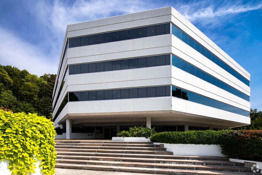 4141 Yonge St, Toronto, ON à louer - Photo du bâtiment - Image 2 de 8