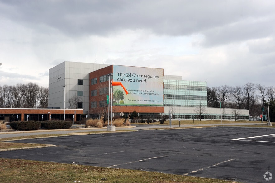 250-270 Old Hook Rd, Westwood, NJ for lease - Building Photo - Image 3 of 5