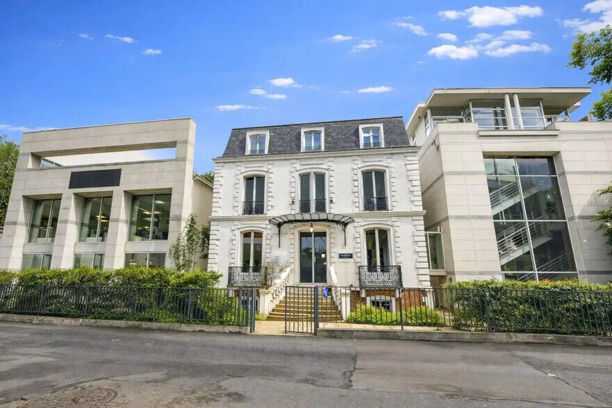 24-25 Quai Du President Carnot, Saint-Cloud for sale - Building Photo - Image 1 of 20
