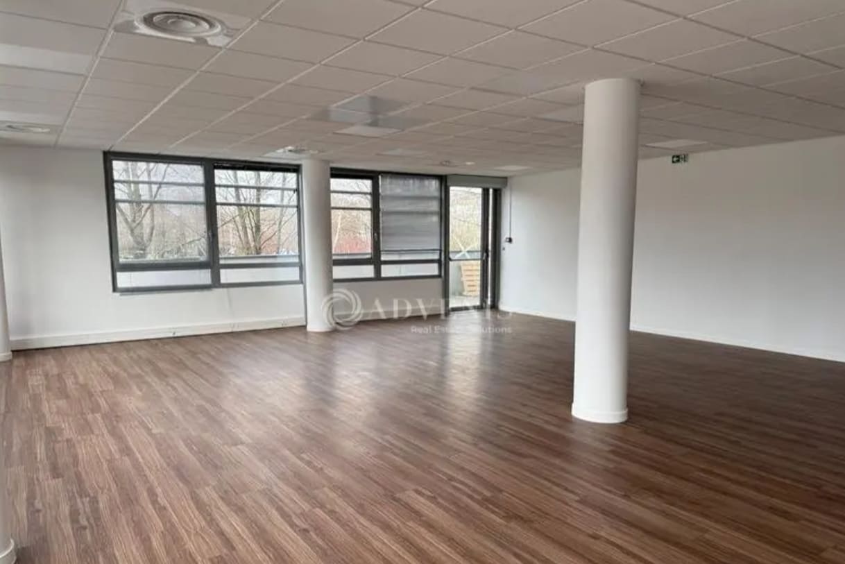 Office in Saint-Priest for lease Interior Photo- Image 1 of 6