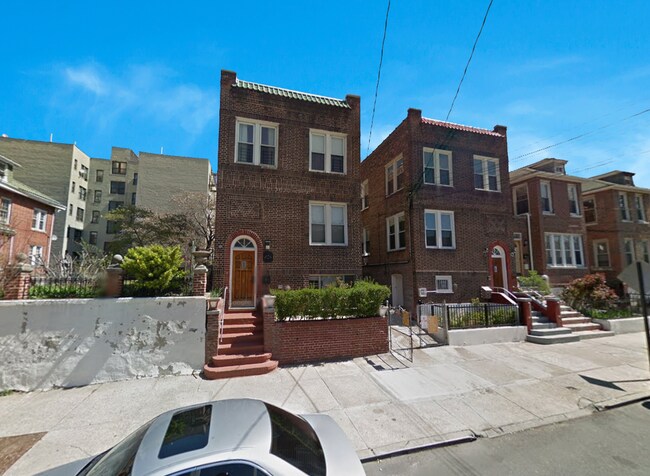 More details for 2752 Wallace Ave, Bronx, NY - Retail for Sale