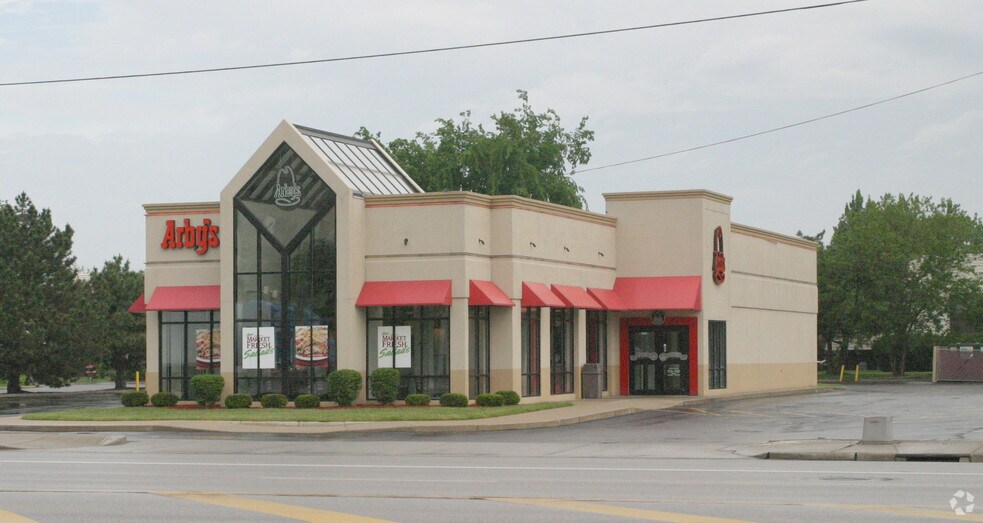 2647 Navarre Ave, Oregon, OH à vendre - Photo du bâtiment - Image 2 de 8