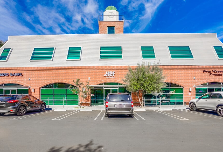 21747 Erwin St, Woodland Hills, CA for sale - Primary Photo - Image 1 of 8