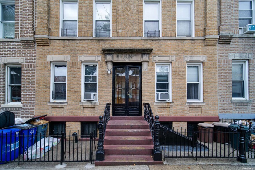 1829 Stephen St, Ridgewood, NY à vendre - Photo du bâtiment - Image 1 de 1