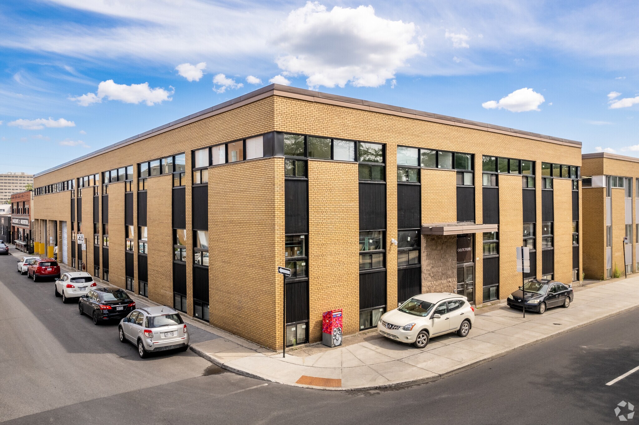 330 Rue Sauvé O, Montréal, QC à vendre Photo principale- Image 1 de 1