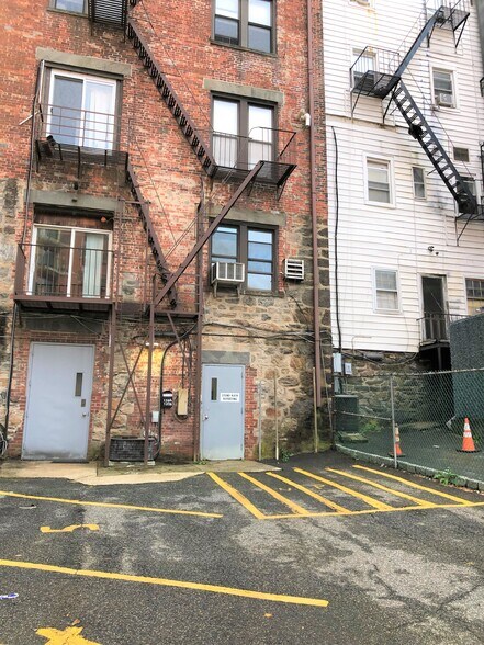 139 Mamaroneck Ave, Mamaroneck, NY à louer - Photo du bâtiment - Image 2 de 17