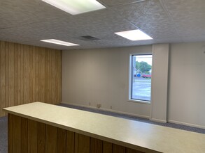 817 Kilbourne St, Bellevue, OH for lease Interior Photo- Image 2 of 43