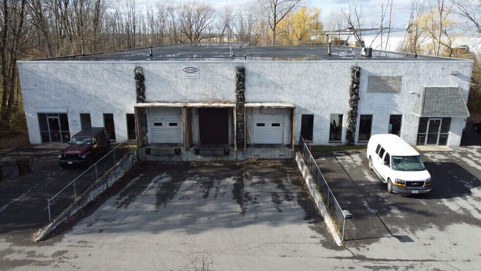 6741 Old Collamer Rd, East Syracuse, NY à vendre - Photo du bâtiment - Image 2 de 20