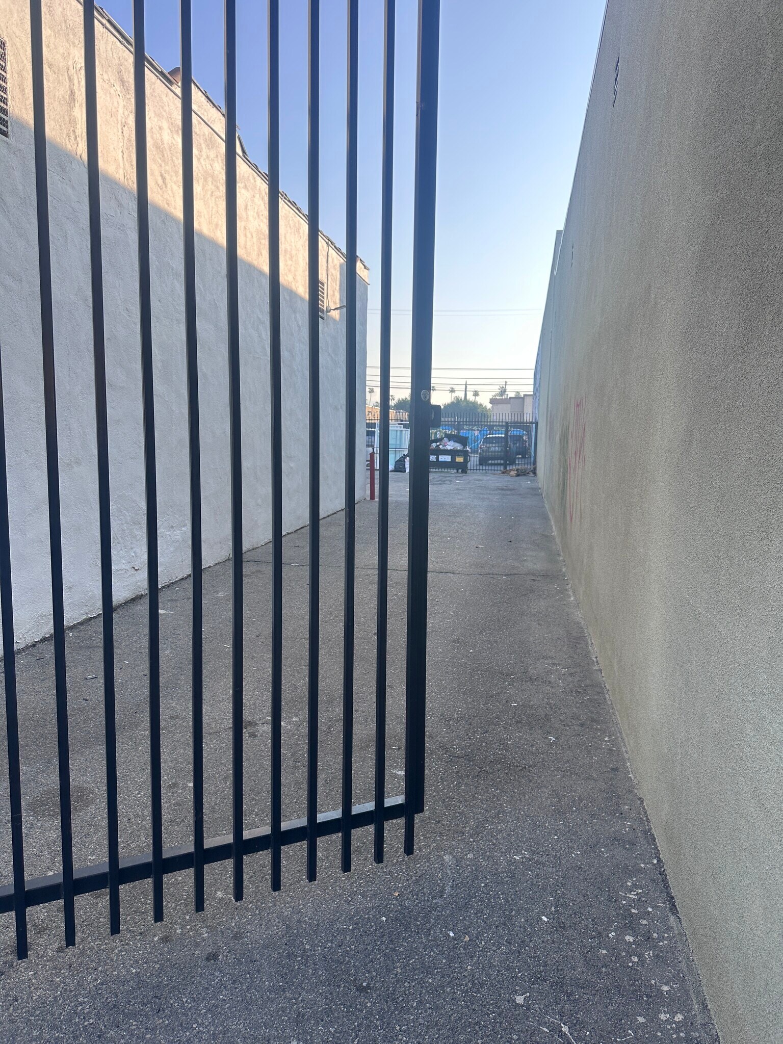 6700 Van Nuys Blvd, Van Nuys, CA for lease Building Photo- Image 1 of 11