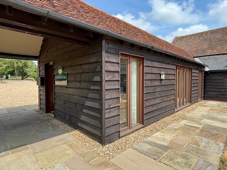 Bartletts Ln, Maidenhead à louer - Photo du bâtiment - Image 3 de 4